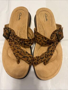 Clarks Leopard Print Thong Sandals - Tan and Black